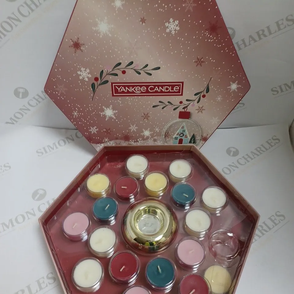 YANKEE CANDLE CHRISTMAS SCENTED CANDLE ASSORTMENT BOX