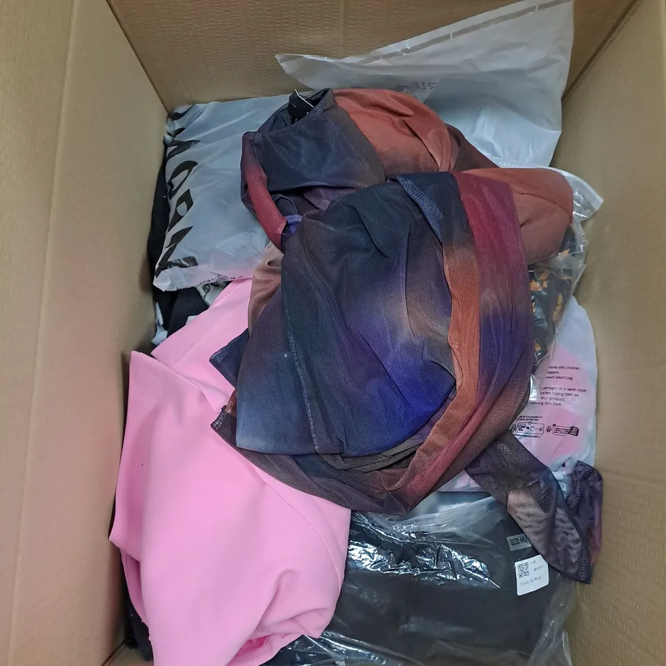 BOX OF ASSORTED CLOTHING TO INCLUDE JOGGERS, LEGGINGS, TOPS ETC