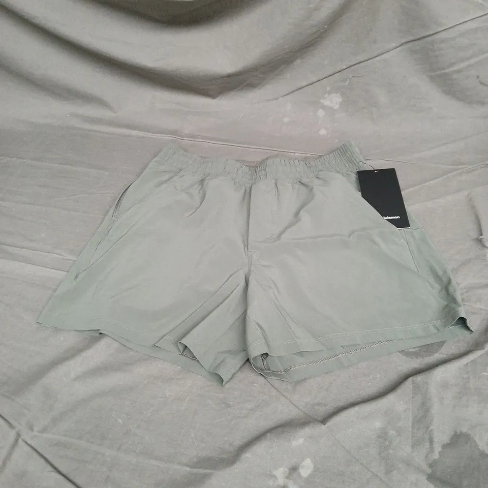 LULULEMON PACE BREAKER SHORTS MENS 5" IN GREY SAGE SIZE M