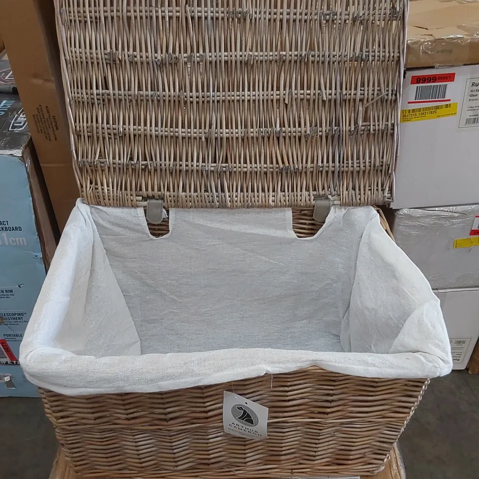 BOXED RECTANGULAR WICKER STORAGE BASKET WITH LID AND REMOVABLE LINING (1 BOX)