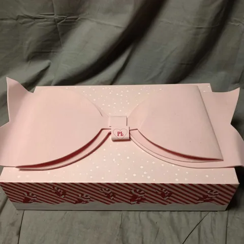 PLOUISE GIFT SET TO INCLUDE MASCARA, BODY SCRUB ETC BOXED