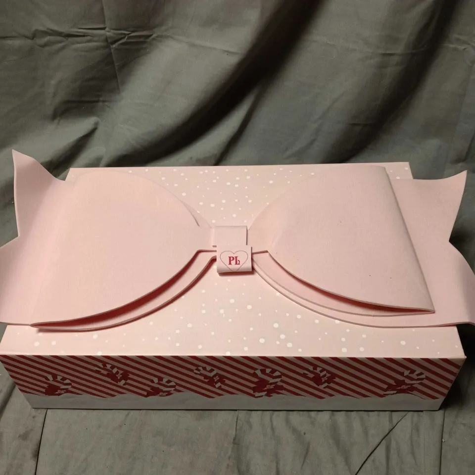 PLOUISE GIFT SET TO INCLUDE MASCARA, BODY SCRUB ETC BOXED