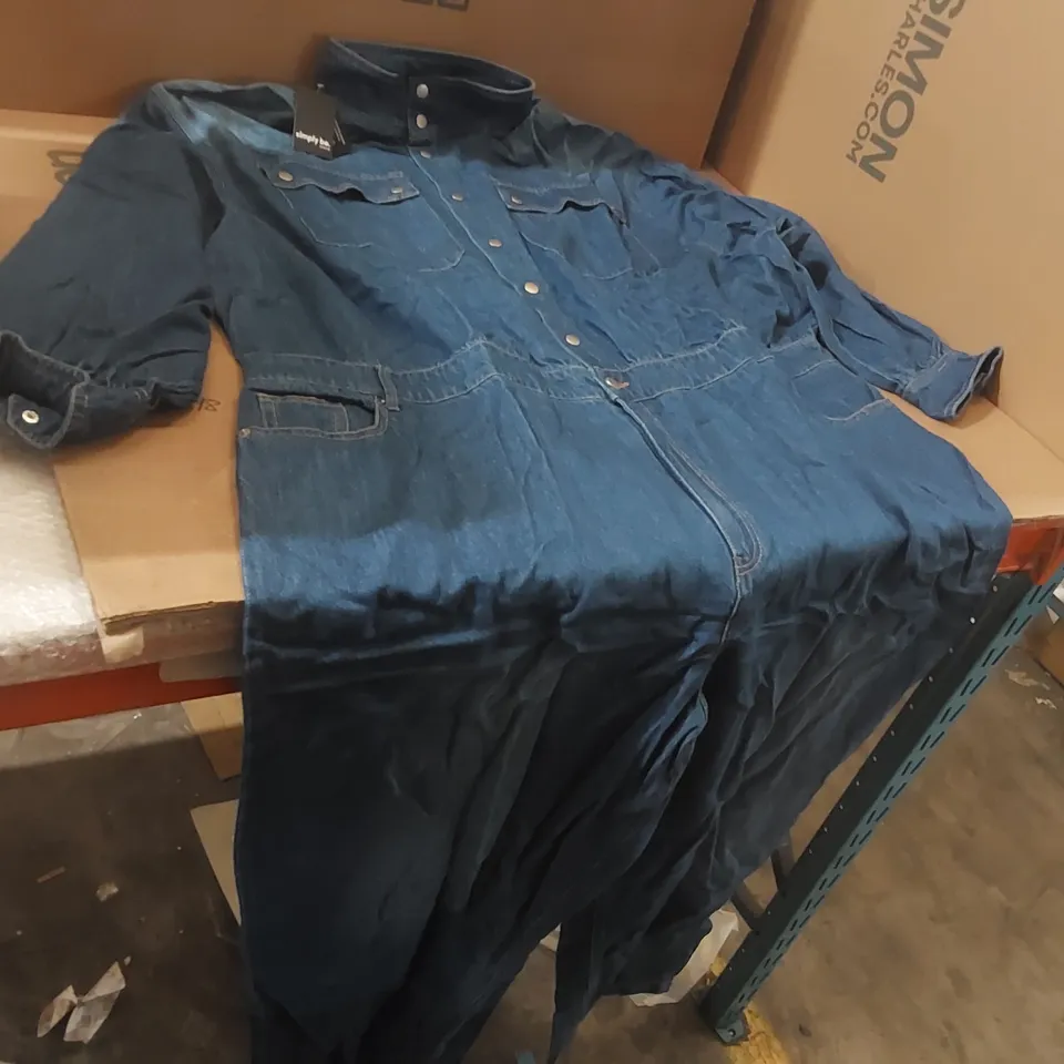BOX CONTAINING APPROXIMATELY 9x BRAND NEW SIMPLY BE MID WASH DENIM JUMPSUITS - SIZE 30