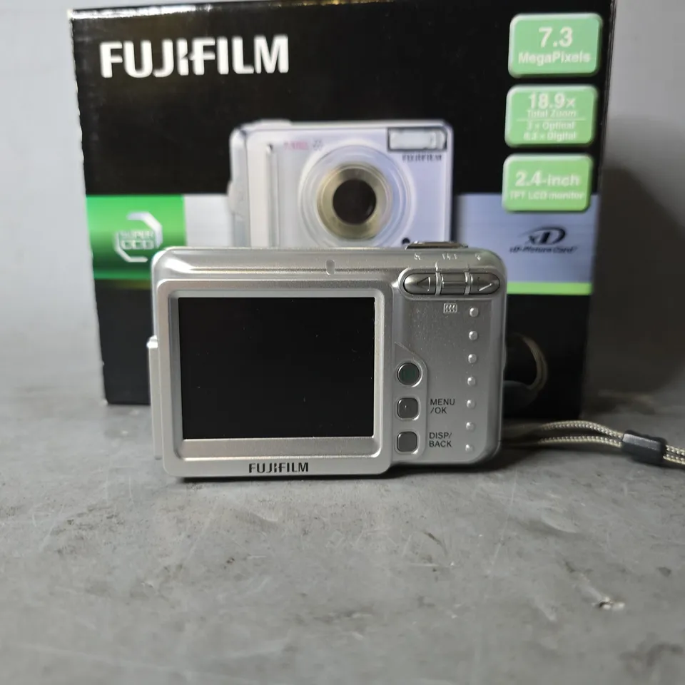 BOXED FUJIFILM FINEPIX A700 DIGITAL CAMERA 