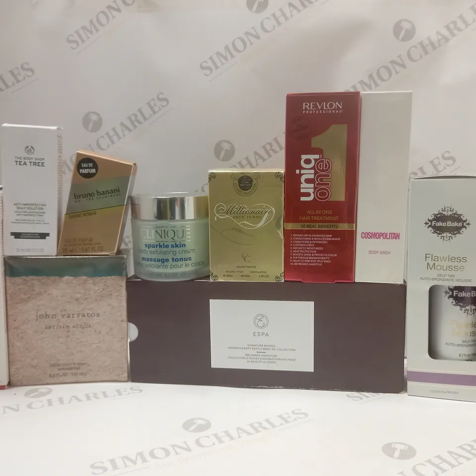 BOX OF APPROX 12 ASSORTED BEAUTY PRODUCTS TO INCLUDE CLINIQUE BODY EXFOLIATING CREAM, REVLON HAIR TREATMENT, FAKEBAKE FLAWLESS MOUSSE, ETC 