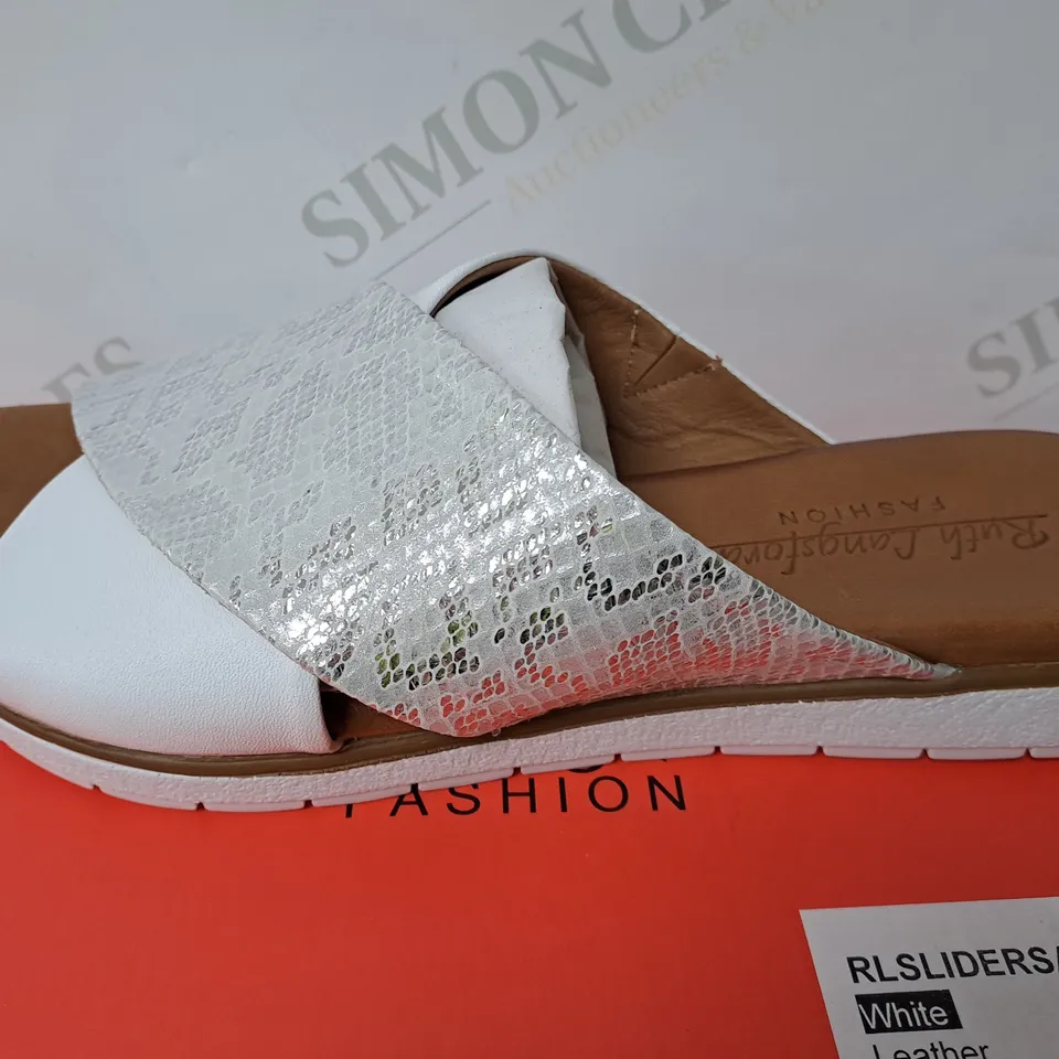 BOXED PAIR OF RUTH LANGSFORD FLAT SLIDE SANDALS IN SILVER WHITE SIZE 6