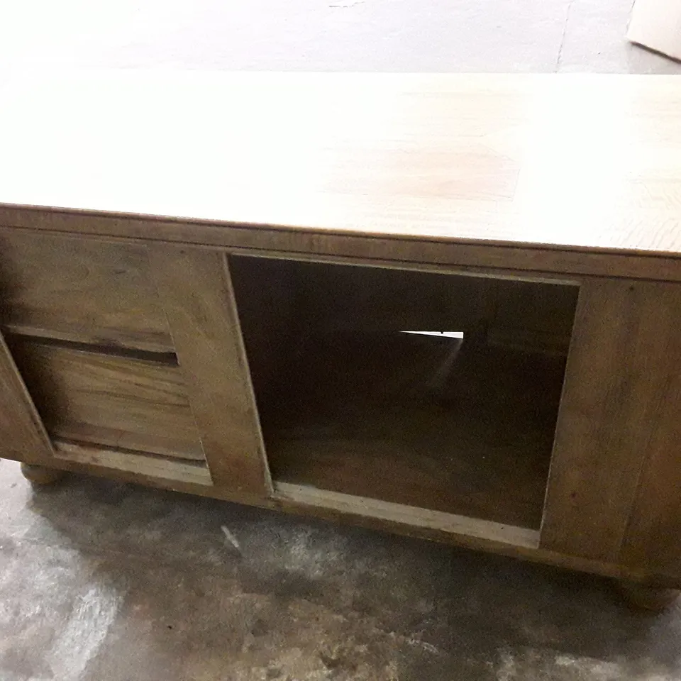 2 DOOR 2 DRAWER CABINET 