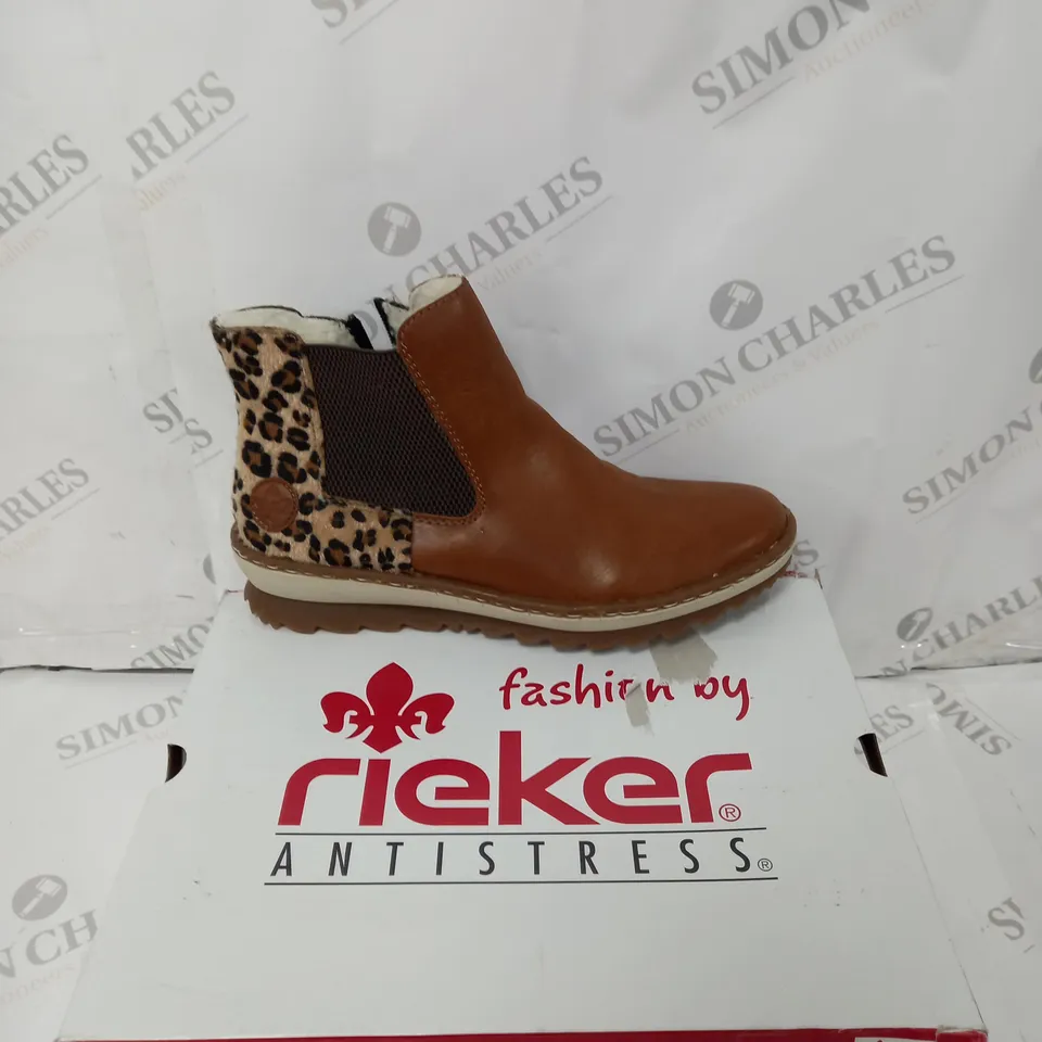 BOXED PAIR OF RIEKER CHELSEA BOOT SIZE 6.5