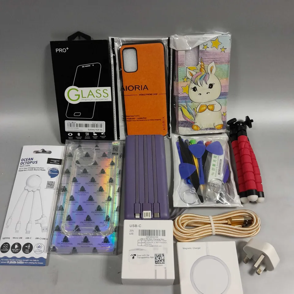 APPROXIMATELY 30 ASSORTED SMARTPHONE/TABLET ACCESSORIES TO INCLUDE PROTECTIVE CASES, CHARGING CABLES, POWER BANKS ETC 