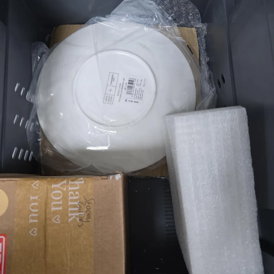 APPROXIMATELY 6 ASSORTED HOUSEHOLD PRODUCTS TO INCLUDE HOME DECOR, DINNERWARE, ETC