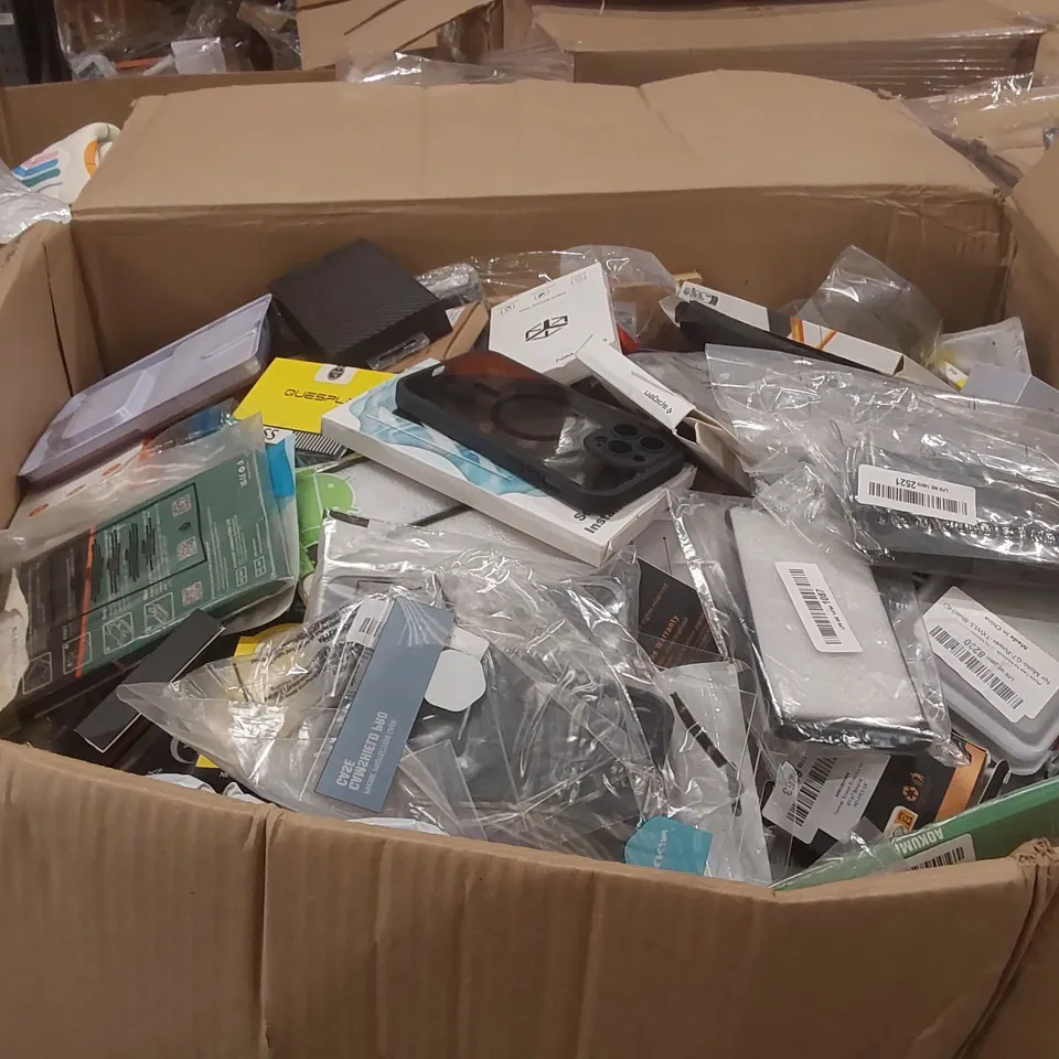 PALLET CONTAINING A LARGE QUANTITY OF ASSORTED PHONE CASES