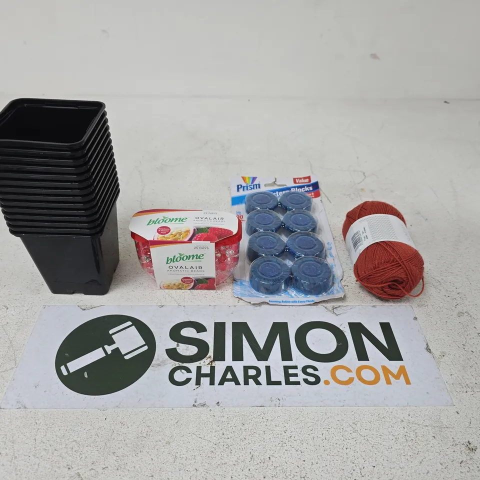 APPROXIMATELY 15 ASSORTED HOUSEHOLD PRODUCTS TO INCLUDE PLASTIC PLANT POTS, BLOOME OVAL AIR AROMATIC BEADS AND PRISM CISTERN TOILET BLOCKS