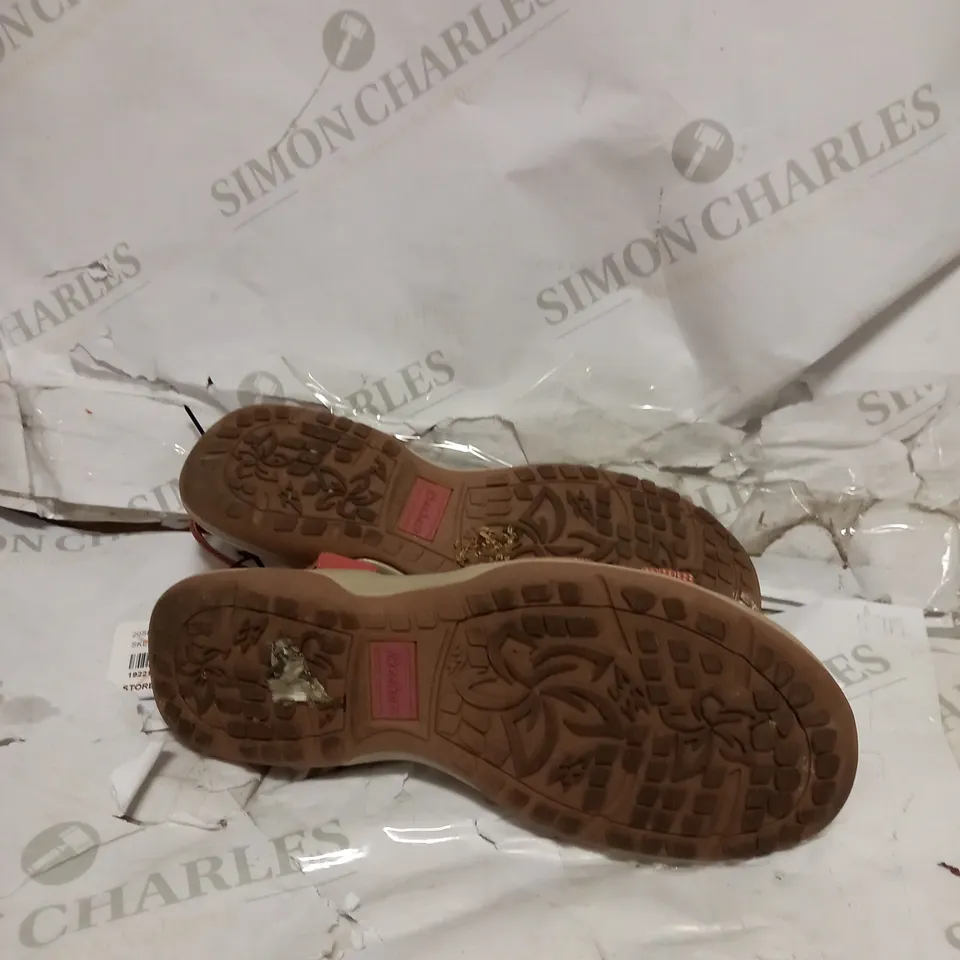 PAIR OF SKECHERS REGGAE SANDALS IN RED - SIZE 6 