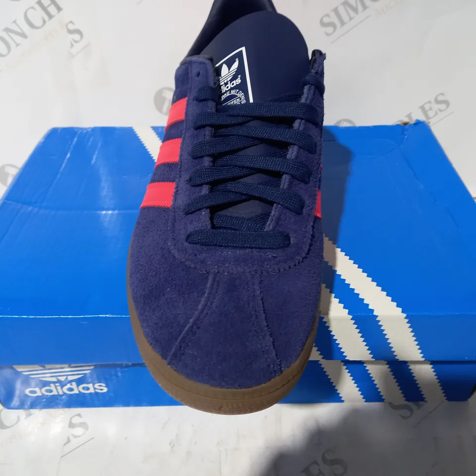 BOXED PAIR OF ADIDAS MUNCHEN SHOE SIN BLUE/RED UK SIZE 8