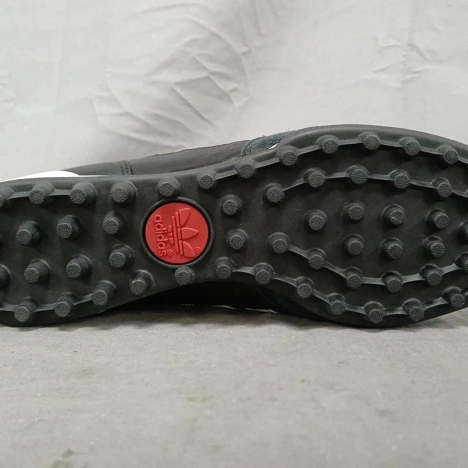 PAIR OF ADIDAS MUNDIAL TEAM FOOTBALL SHOES IN BLACK/WHITE SIZE UK 9