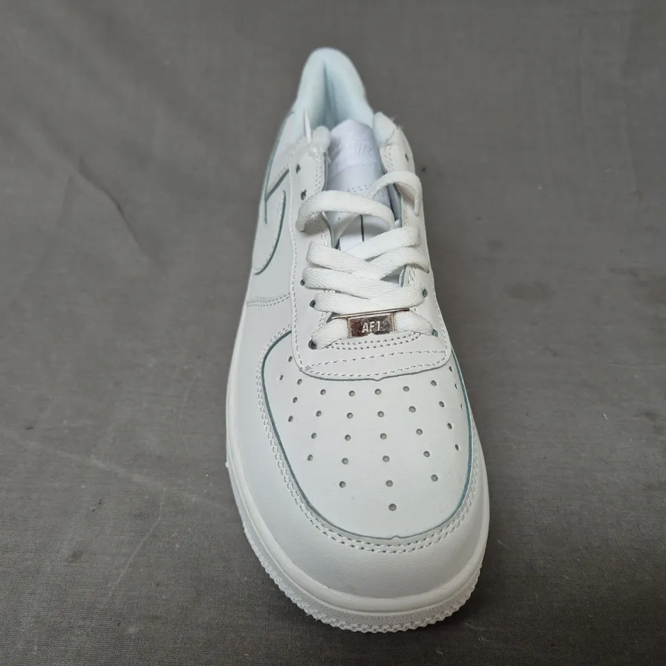 PAIR OF NIKE AIR FORCE 1 SHOES IN WHITE UK SIZE 8.5