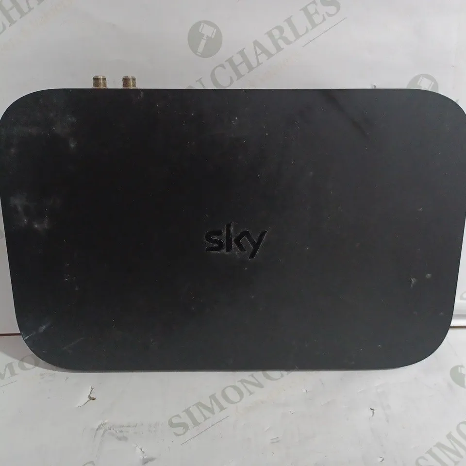 SKY Q BOX - ES130