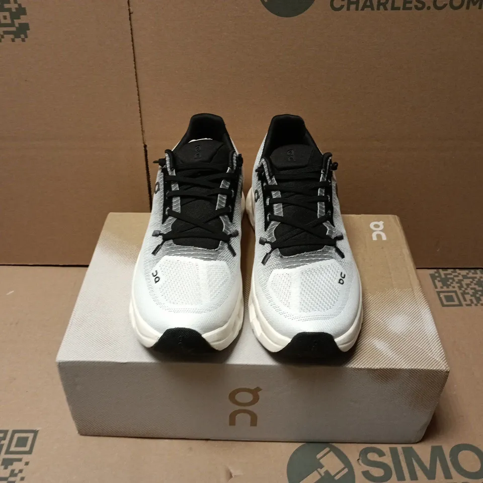 BOXED PAIR OF ON CLOUDTILT TRAINERS IN BLACK/IVORY - UK 4