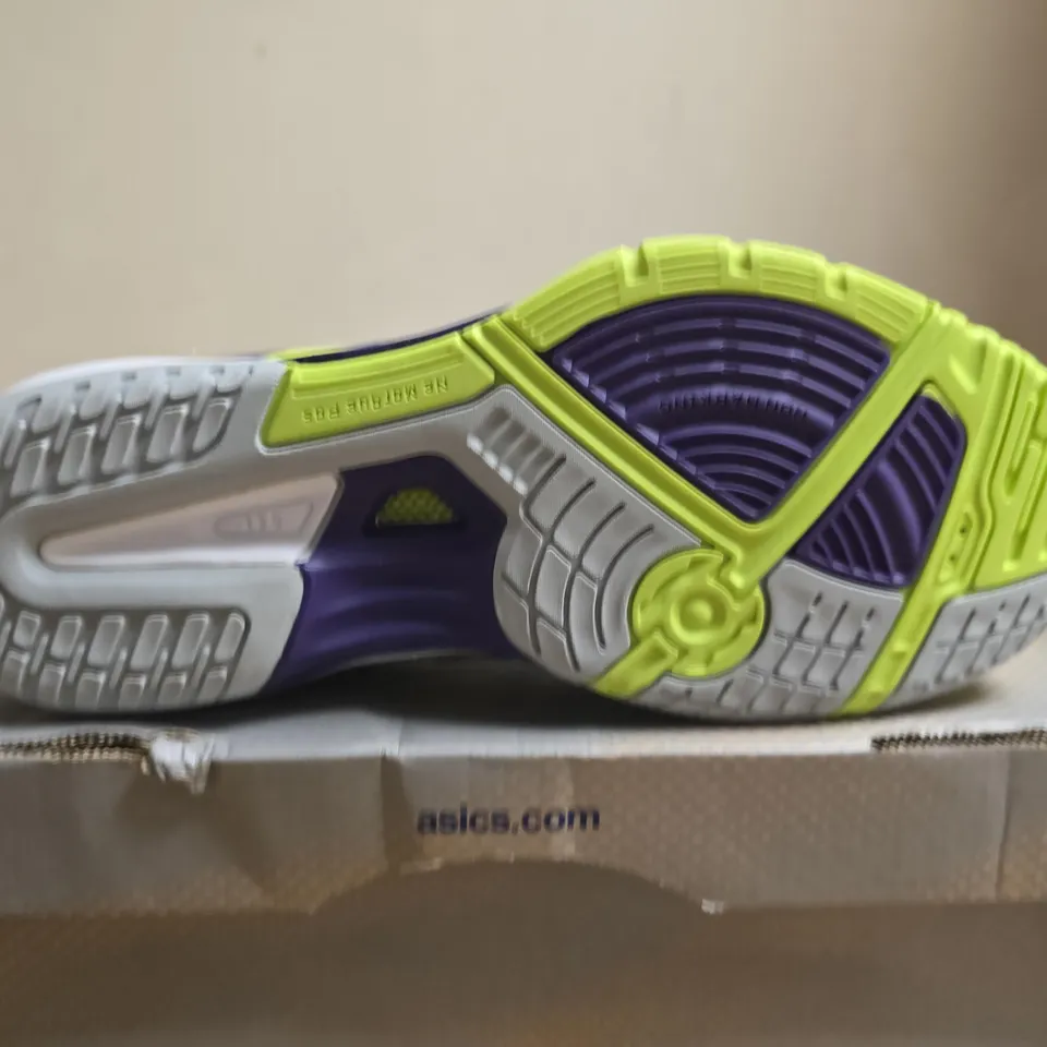 BOXED PAIR OF ASICS GEL-FASTBALL WOMEN’S RUNNING SHOES – UK SIZE 6.5