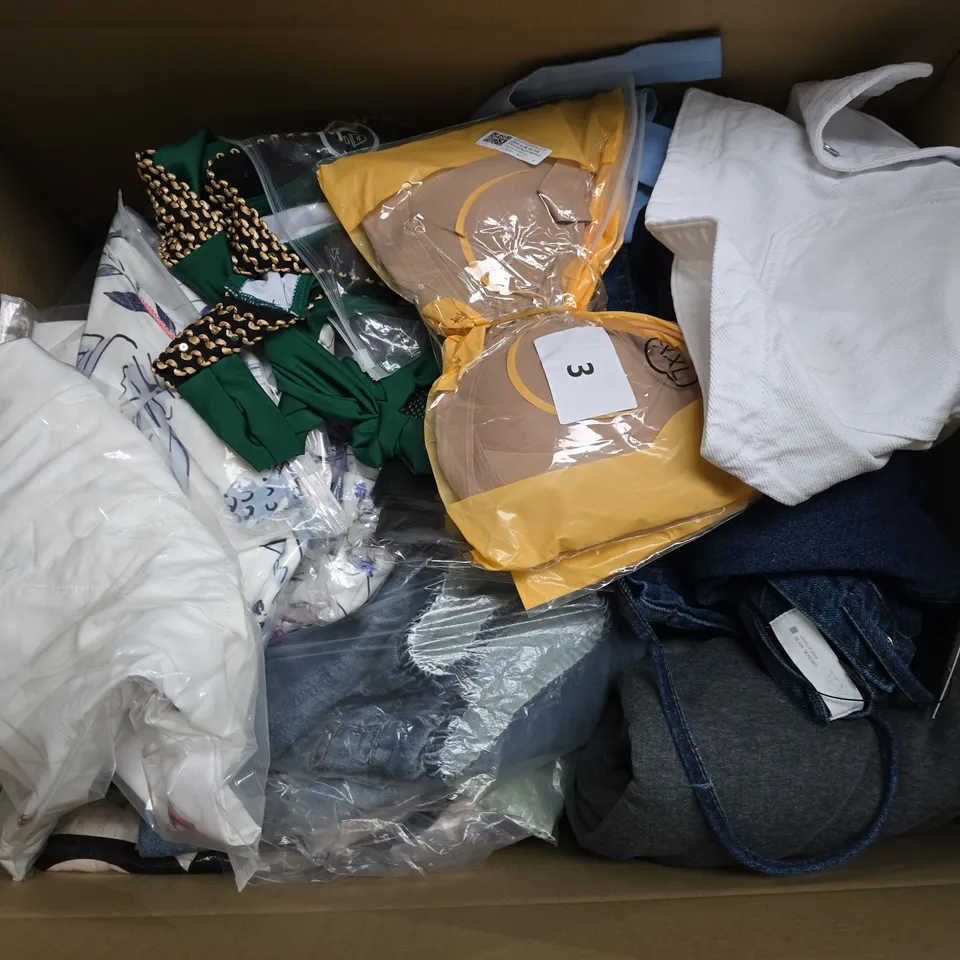 LARGE BOX OF APPROXIMATELY 20 ASSORTED CLOTHING ITEMS IN VARIOUS SIZES, STYLES AND COLOUR 