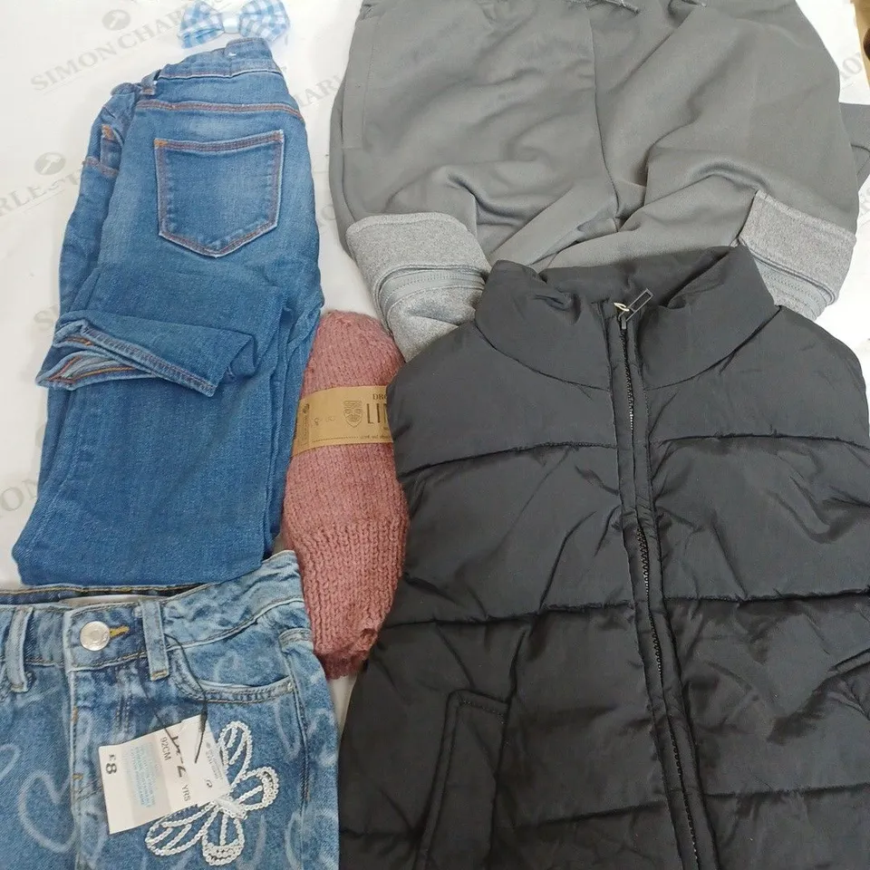 BOX OF APPROXIMATELY 35 ASSORTED KIDS CLOTHING ITEMS TO INCUDE - JEANS , GILET , TROUSERS ETC