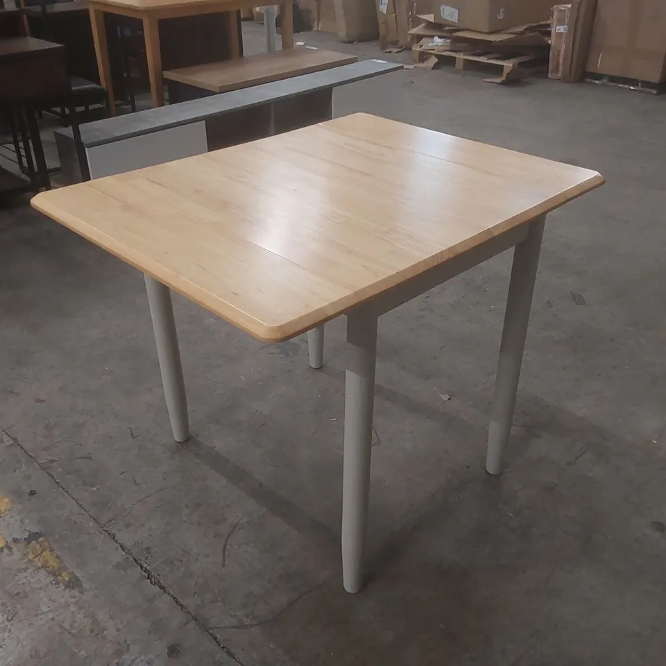 DEERFILED SOLID OAK DINING TABLE
