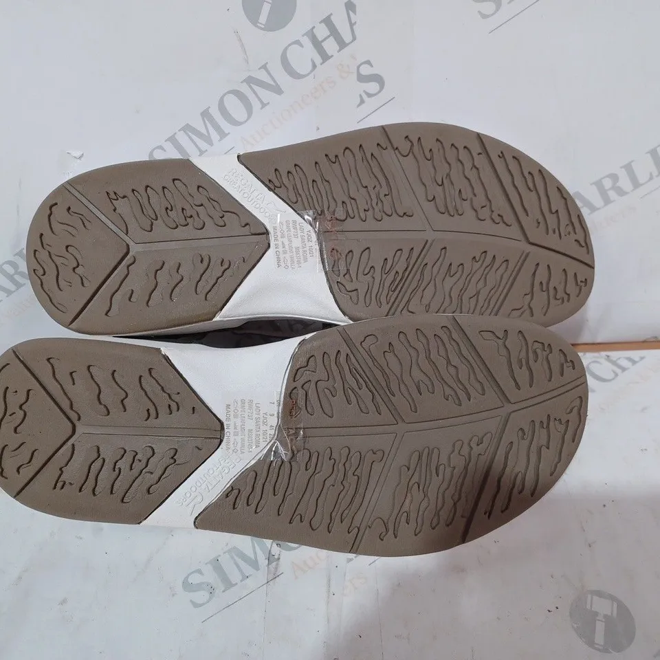 REGATTA SANDALS - UK 7