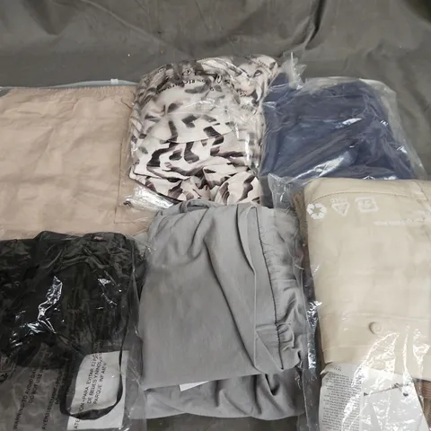 APPROXIMATELY 25 ASSORTED CLOTHING AND FASHION PRODUCTS IN VARIOUS STYLES AND SIZES - COLLECTION ONLY