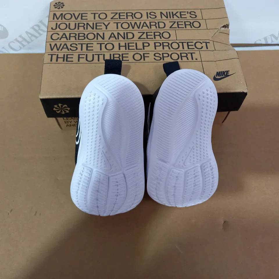 BOXED PAIR OF NIKE BLACK/WHITE TRAINERS SIZE 3.5 TODDLER