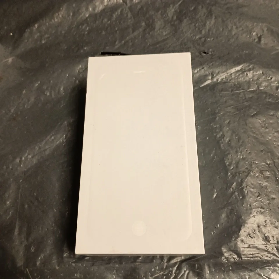 APPLE IPHONE 6 4.7-INCH SILVER – WITH USB CHARGING CABLE IN BOX