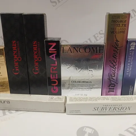 BOX OF APPROX 15 ASSORTED BEAUTY PRODUCTS TO INCLUDE NARS BLUSH POWDER #ALBATROSS, URBAN DECAY TROUBLE MAKER MASCARA, LANCOME COLOR DESIGN PALETTE, ETC