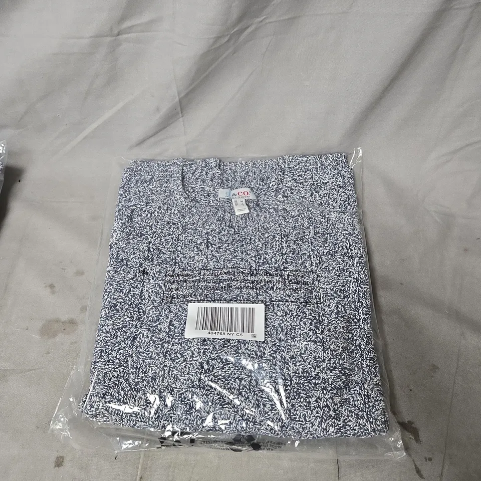 DENIM AND COMPANY SIZE L CHUNKY KNIT GREY JUMPER