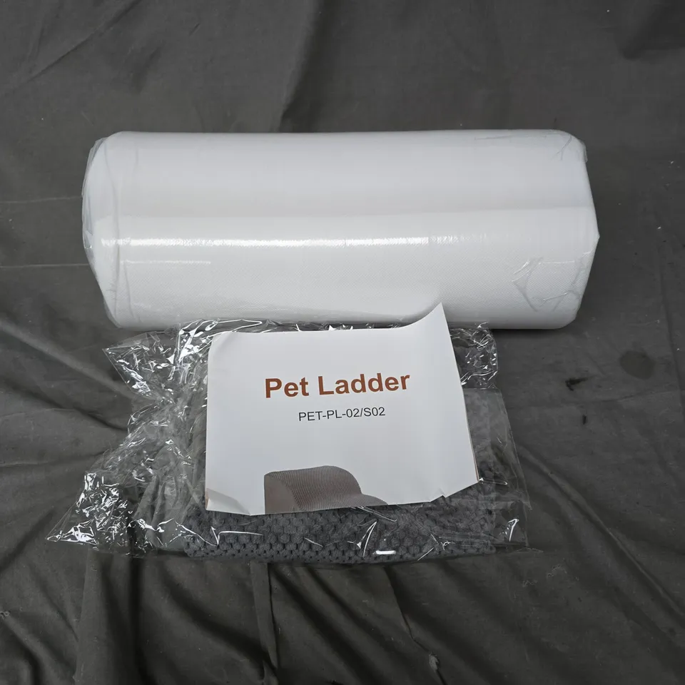 BOXED FURRYPAWS PET LADDER IN GREY