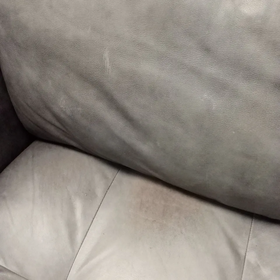 QUALITY DESIGNER WIDE LEATHER SNUGGLE CHAIR