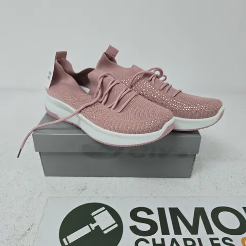 URBAN JACKS WOMEN'S PINK KNIT TRAINERS – UK 8
