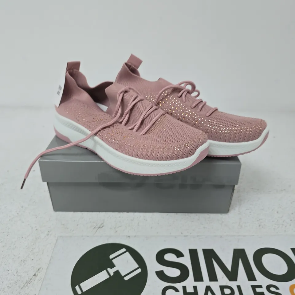 URBAN JACKS WOMEN'S PINK KNIT TRAINERS – UK 8