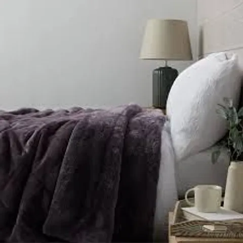 OUTLET COZEE HOME VELVETSOFT FILLED DIAMOND QUILT BEDSPREAD