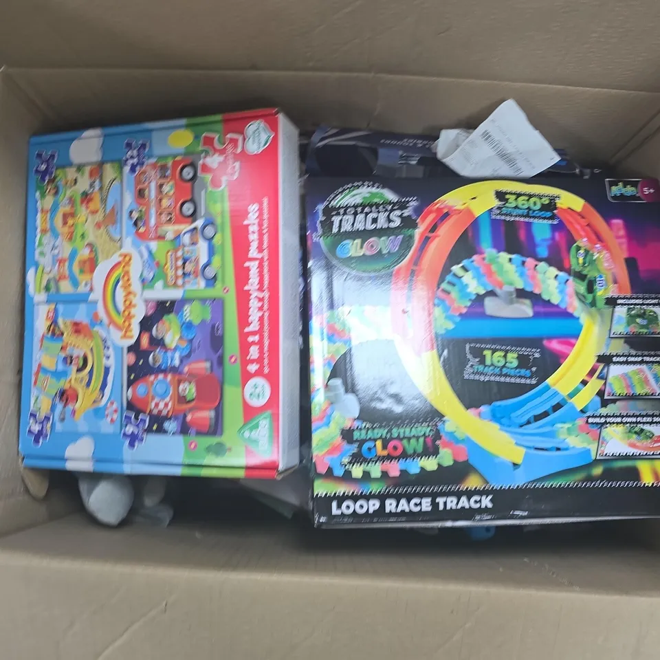 APPROXIMATELY 10 ASSORTED TOYS & GAMES PRODUCTS TO INCLUDE TOTALLY TRACKS GLOW LOOP RACE TRACK, ELC 4IN1 HAPPYLAND PUZZLES, BUBBLE GUN, ETC