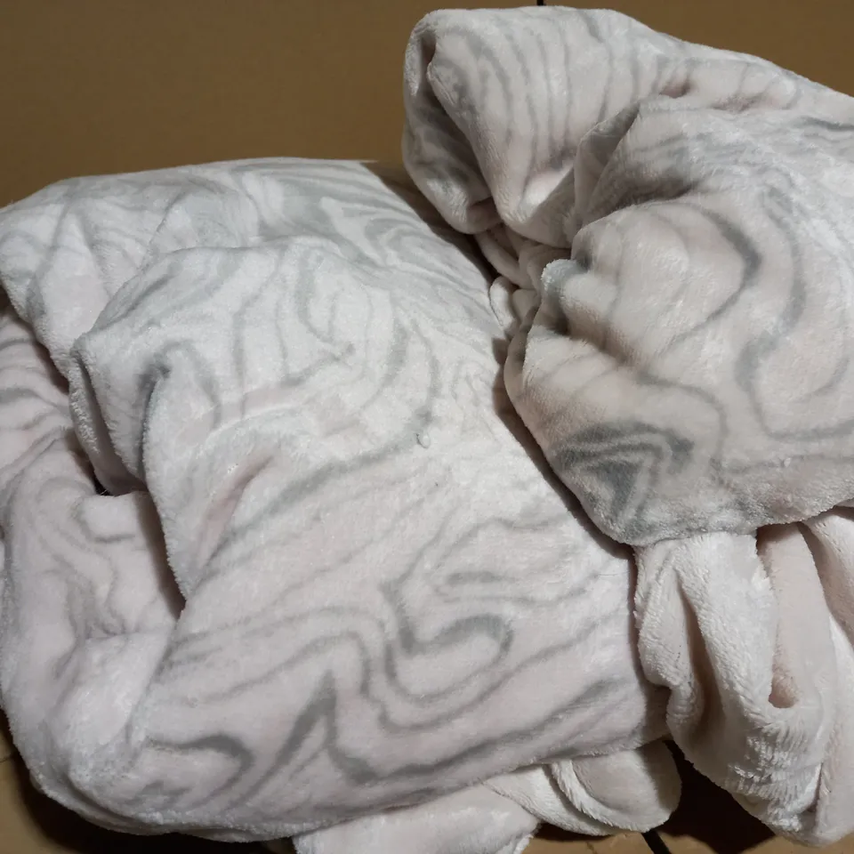 COZEE HOME SWIRL VELVETSOFT DUVET SET