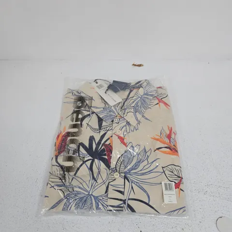BENCH. MEN'S TROPICAL FLORAL SHIRT β CHALK/BEIGE WITH NAVY PRINT, XL