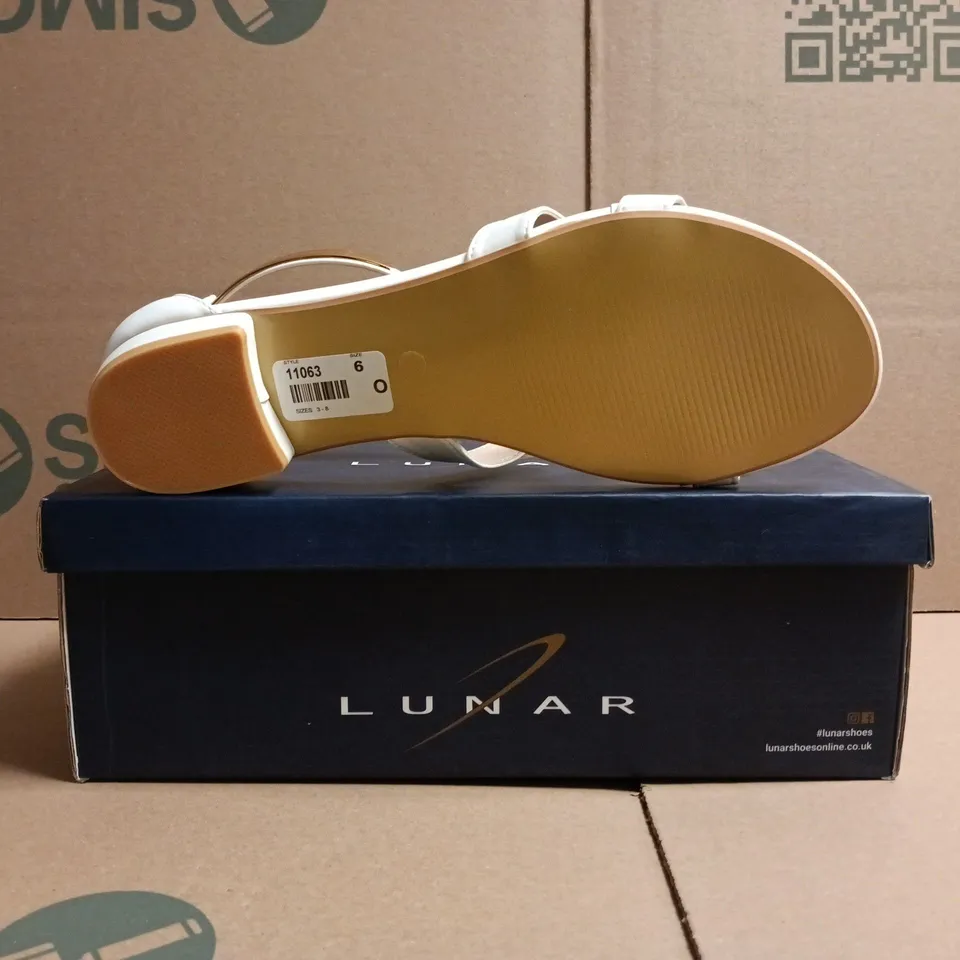 BOXED PAIR OF LUNAR GIRONA OPEN TOE LOW HEEL SANDALS IN WHITE SIZE EU 39