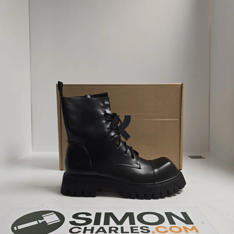 KOI BLACK LEATHER COMBAT BOOT WITH CHUNKY LUG SOLE – EU 40 UK SIZE 10