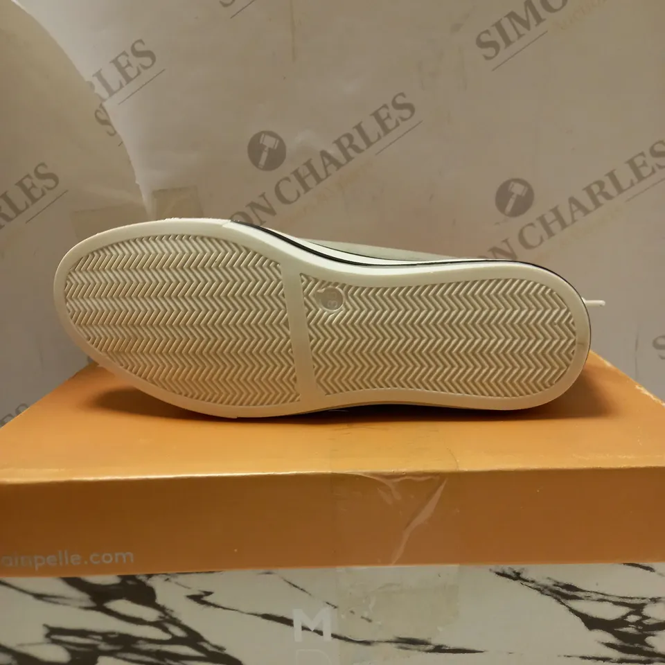MODA IN PELLE LIGHT GRAY LEATHER FIZZALI TRAINERS - SIZE 5
