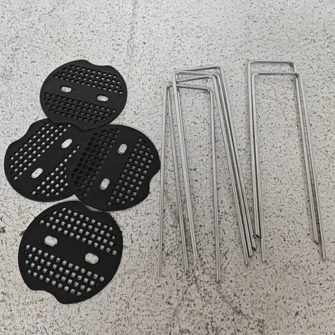 LOT OF SUPPORTED GROUND PEGS