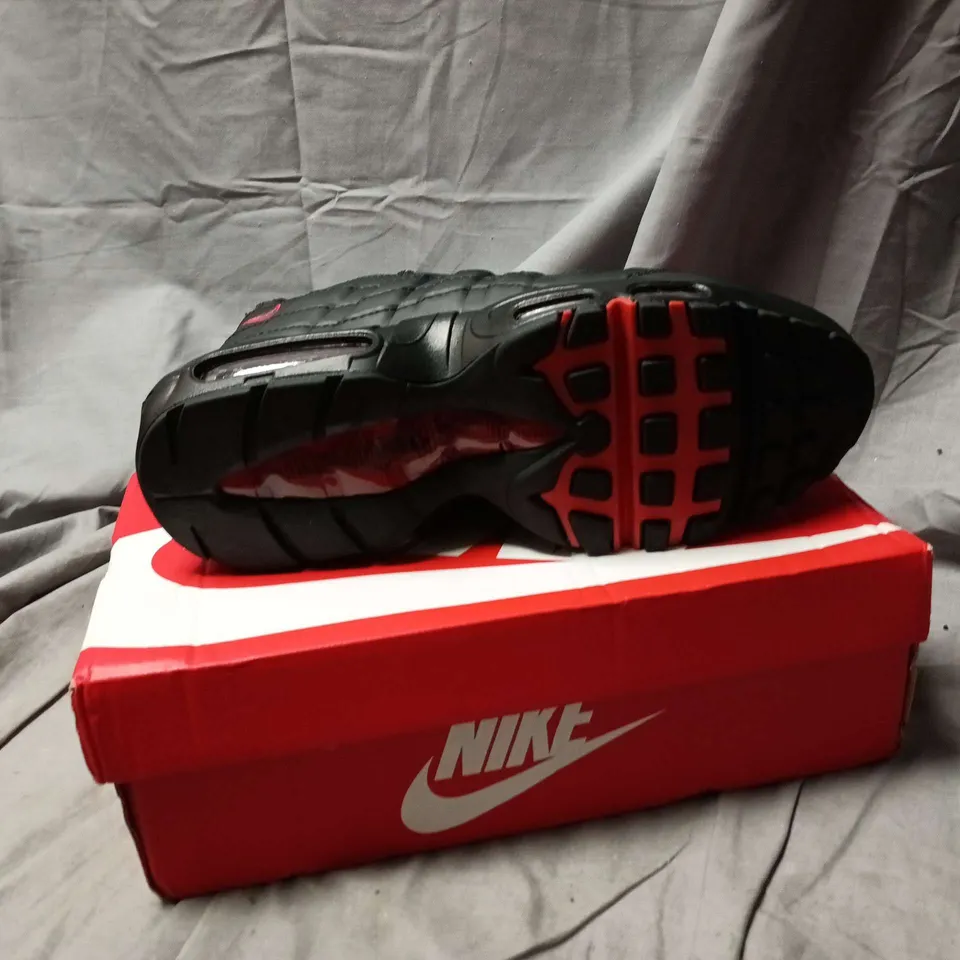 NIKE AIR MAX 95 TT - BLACK/RED MEN'S TRAINERS – UK SIZE 8