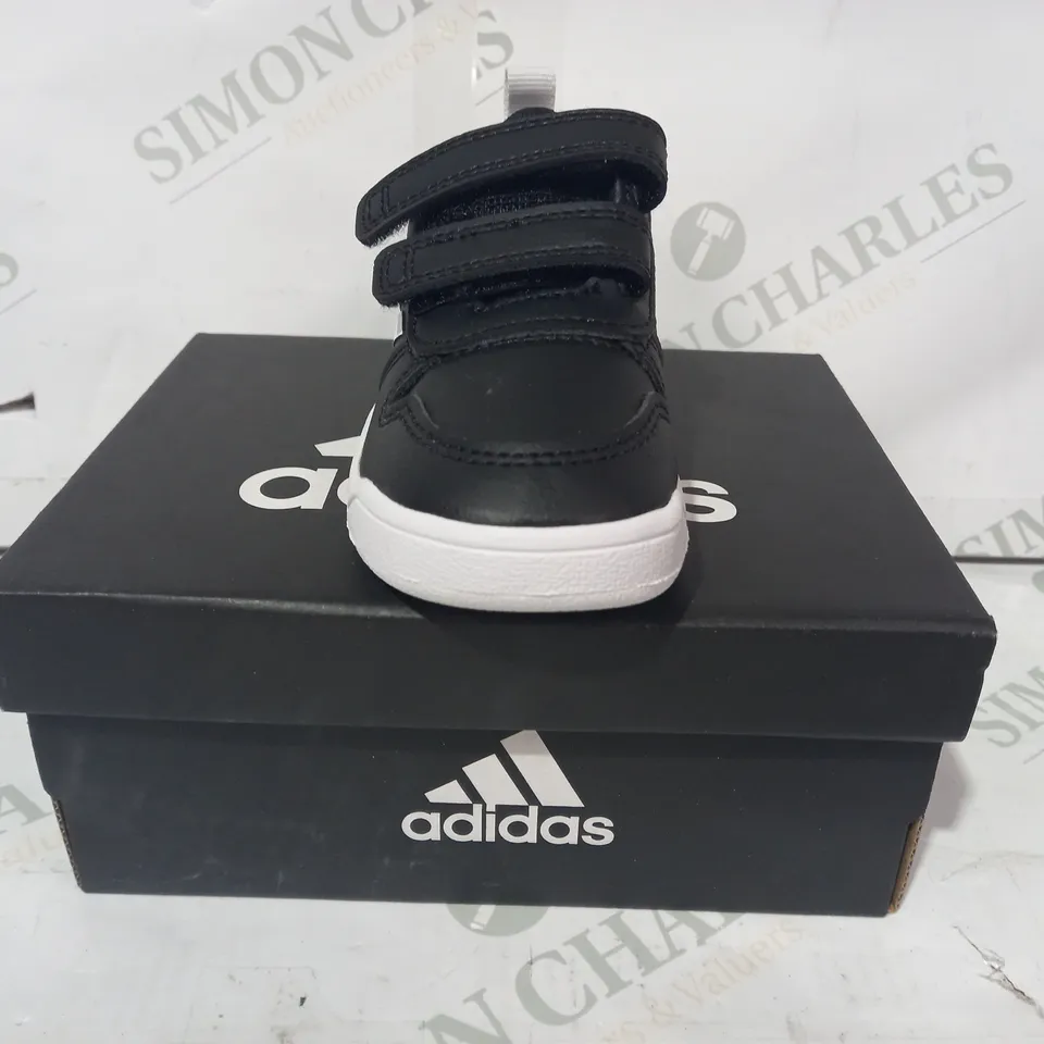 BOXED PAIR OF ADIDAS TENSAUR I KIDS SHOES IN BLACK/WHITE UK SIZE 6