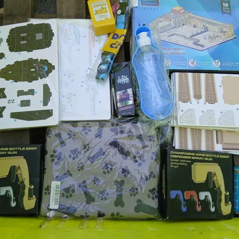 LARGE PALLET OF ASSORTED PRODUCTS TO INCLUDE; SMART PUZZLE OUTLET WESTERN WALL PLAZA JERUSALEM, CHAMPAGNE WINE BOTTLE BEER DISPENSER SPRAY GUN, MODELS, PET FLASK AND PET LEAD