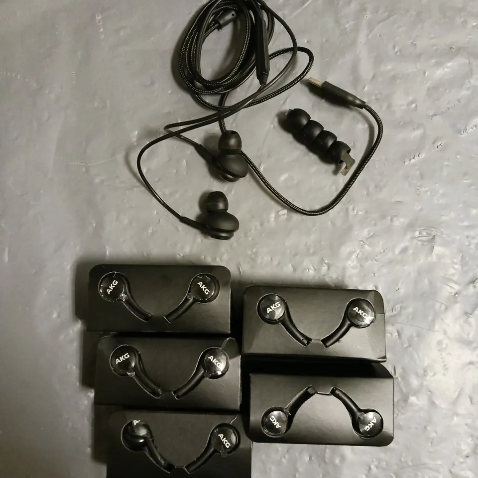 SAMSUNG LOT OF 6 AKG WIRED EARPHONES WITH USB-C CONNECTOR IN BLACK 