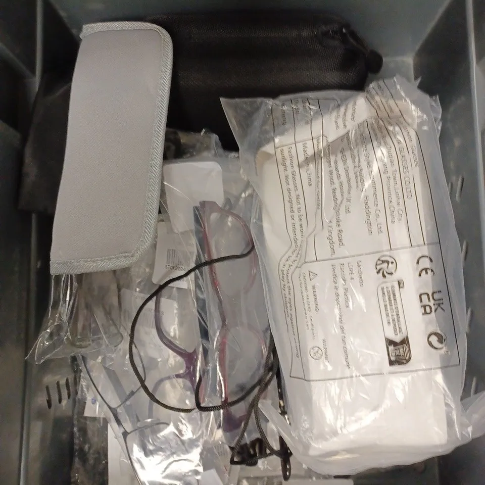 APPROXIMATELY 15 ASSORTED SUNGLASSES & SPECTACLES IN VARIOUS BRANDS 