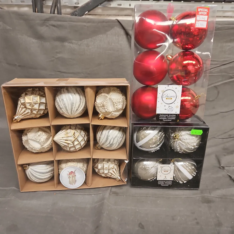 BOX OF ASSORTED CHRISTMAS BAUBLES